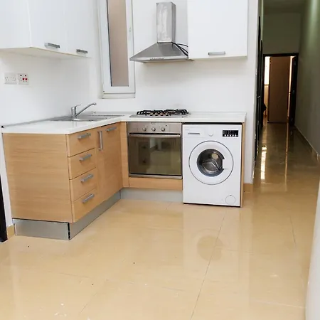 Stylish St Julians 2 Bedroom For Rent In The Centre With Terrace * San Ġiljan