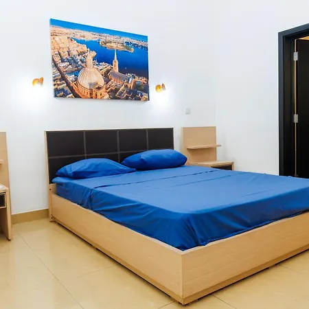 Stylish St Julians 2 Bedroom For Rent In The Centre With Terrace 公寓 *