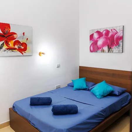 Stylish St Julians 2 Bedroom For Rent In The Centre With Terrace 公寓 *